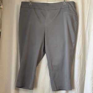 Croft & Barrow Light Gray Women's Plus capris